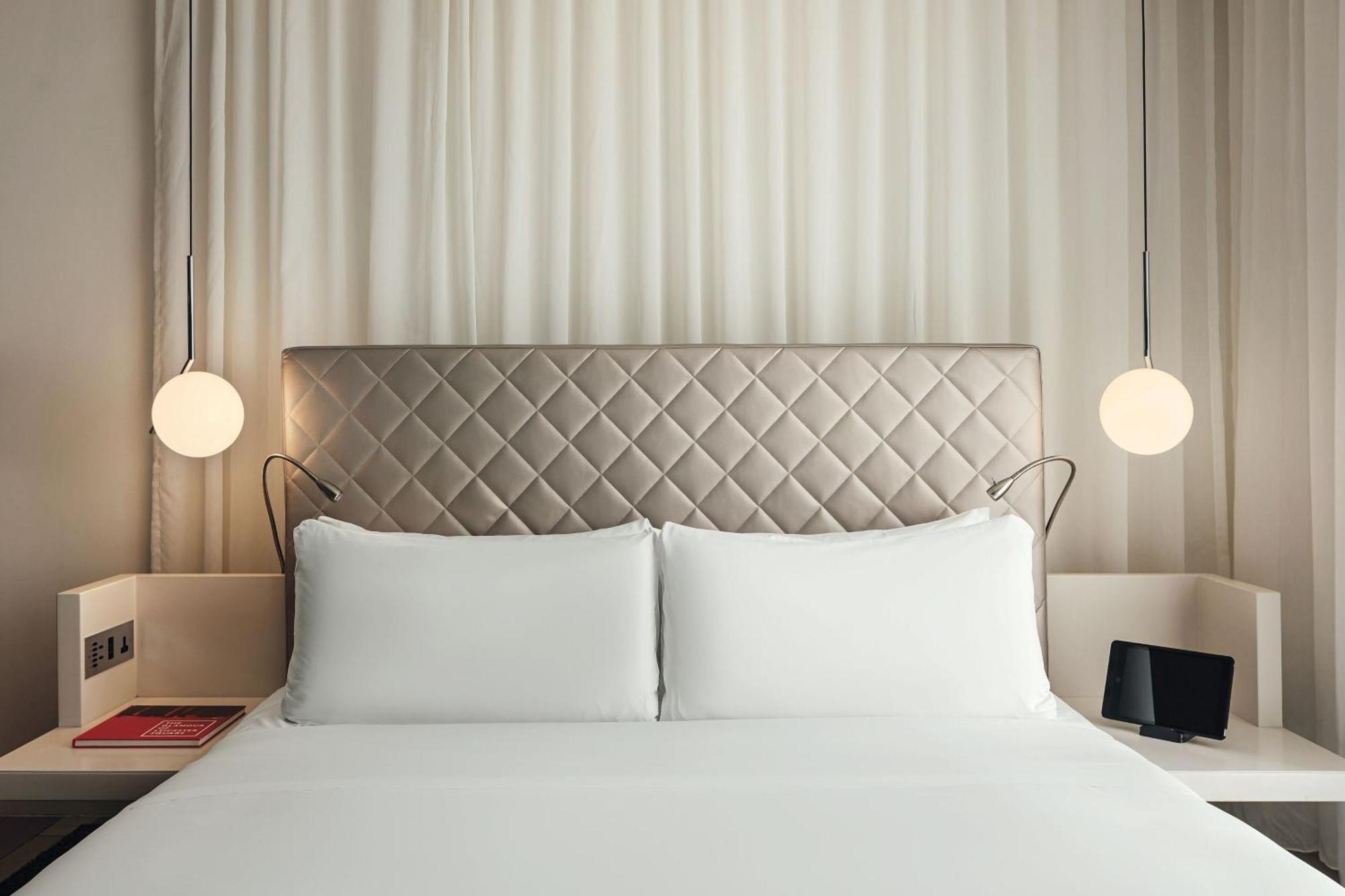W London Hotel Bagian luar foto