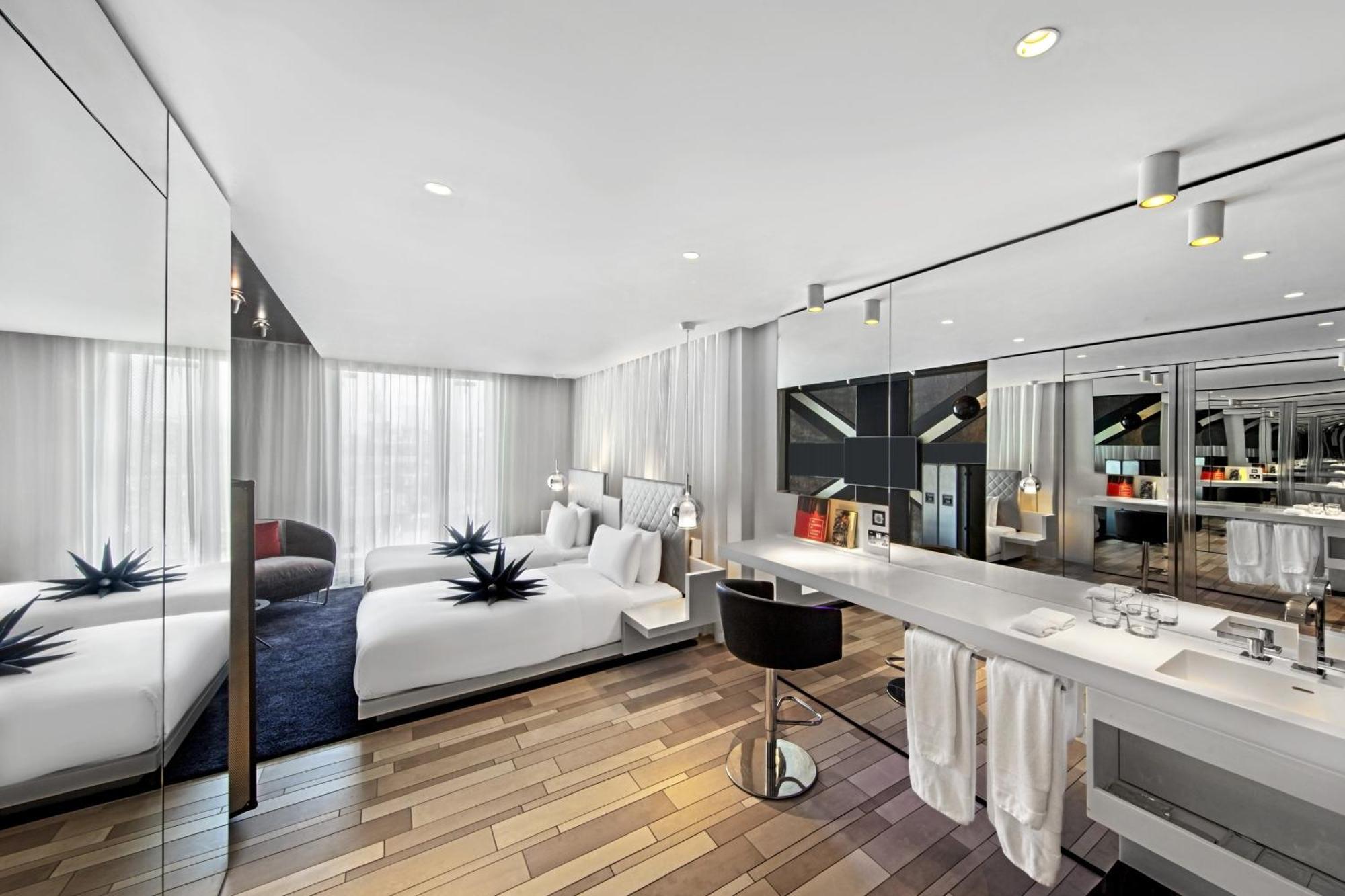 W London Hotel Bagian luar foto