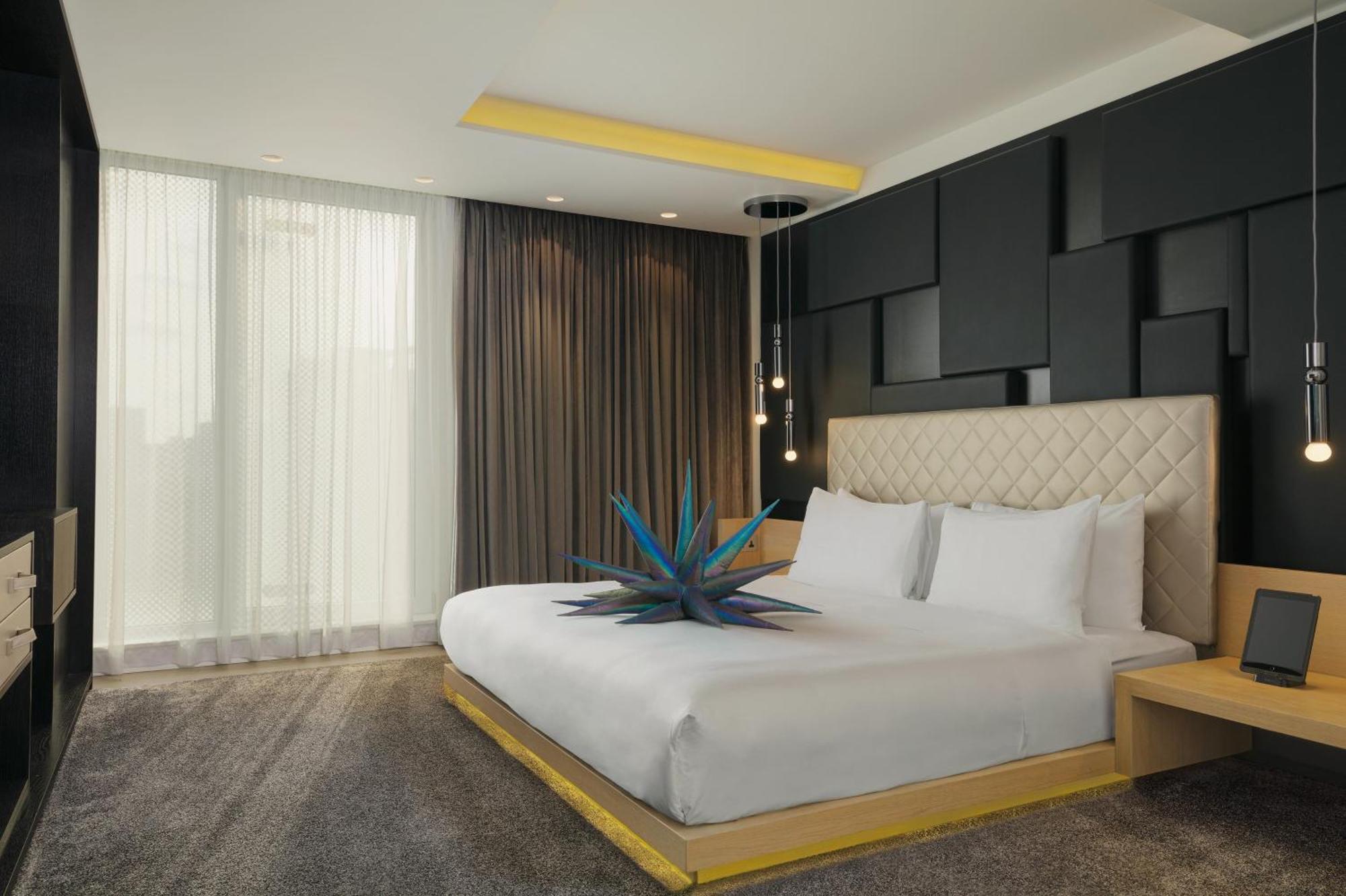 W London Hotel Bagian luar foto